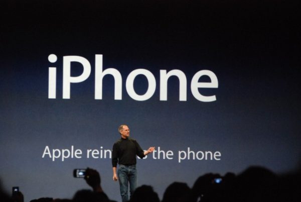 Steve Jobs presents the iPhone